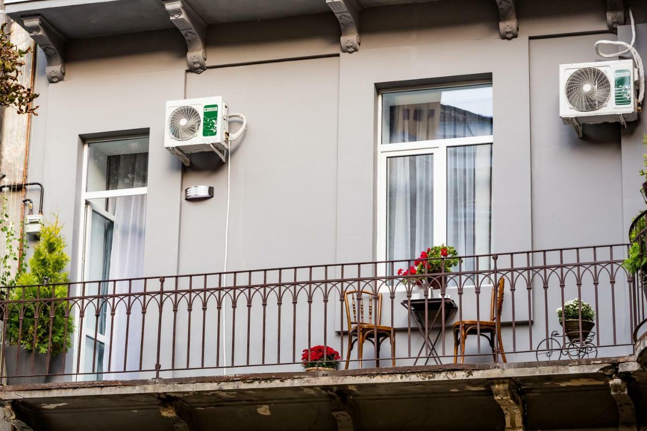 Family Apartments In Lviv Center With Balcony 客房 照片